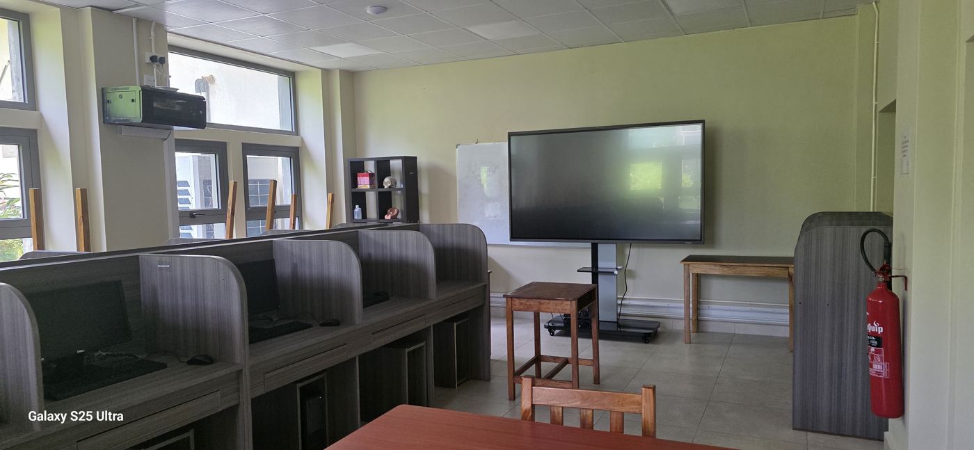 Computer room, up to 20 people